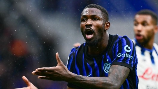 图拉姆低迷表现引关注,国米锋线依赖劳塔罗加剧;圣西罗嘘声响起,蓝黑军团需尽快调整。 体育新闻 图拉姆低迷表现引关注,国米锋线依赖劳塔罗加剧;圣西罗嘘声响起,蓝黑军团需尽快调整。 体育新闻