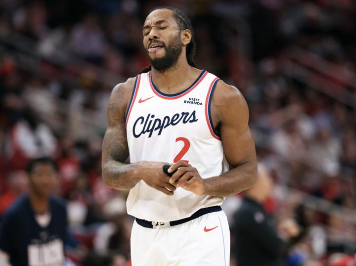  伦纳德脚踝扭伤后最新进展；快船官方确认随队前往新奥尔良，每日评估恢复情况。 体育新闻 伦纳德脚踝扭伤后最新进展；快船官方确认随队前往新奥尔良，每日评估恢复情况。 体育新闻