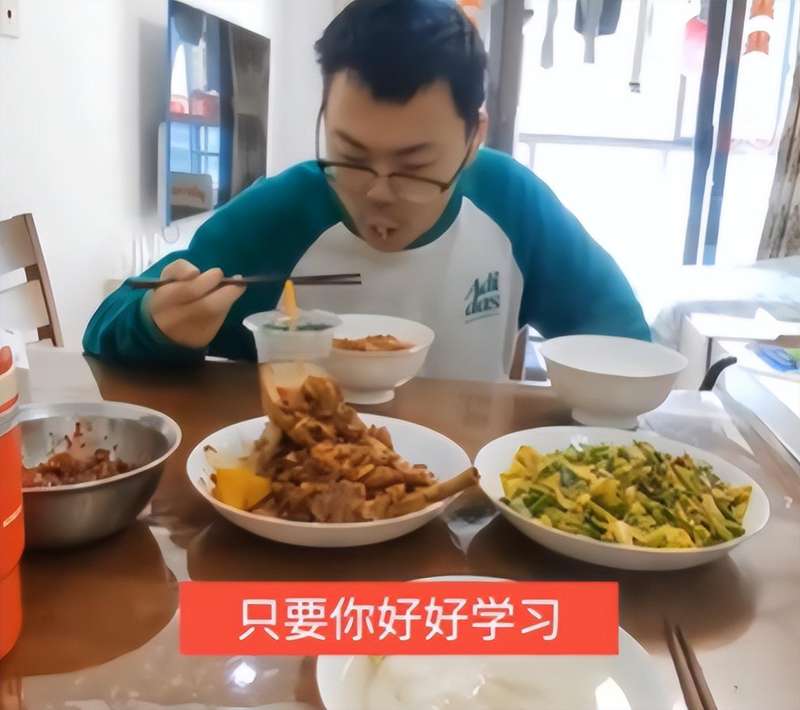  学霸儿子的“颜值危机”：当家长把担忧变成一场笑话 情感心理