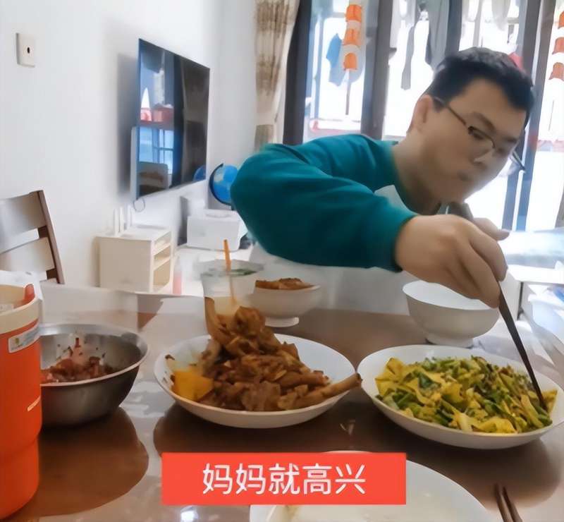  学霸儿子的“颜值危机”：当家长把担忧变成一场笑话 情感心理