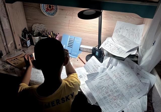  选专业本质是风险控制：张雪峰方法论的三年追踪复盘 教育招生