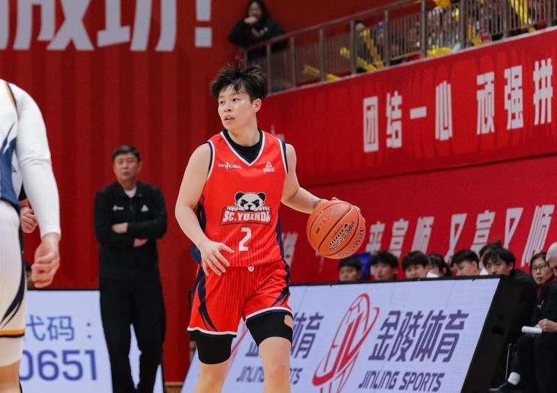  数据解码李缘季后赛复苏：三项命中率暴涨背后的战术定位转变 体育新闻