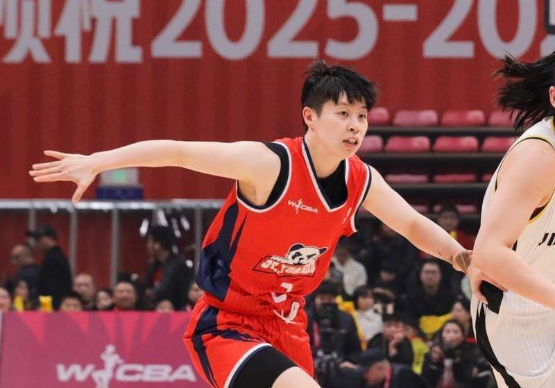  数据解码李缘季后赛复苏：三项命中率暴涨背后的战术定位转变 体育新闻