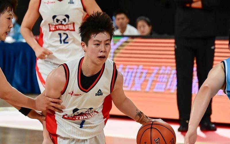  数据解码李缘季后赛复苏：三项命中率暴涨背后的战术定位转变 体育新闻